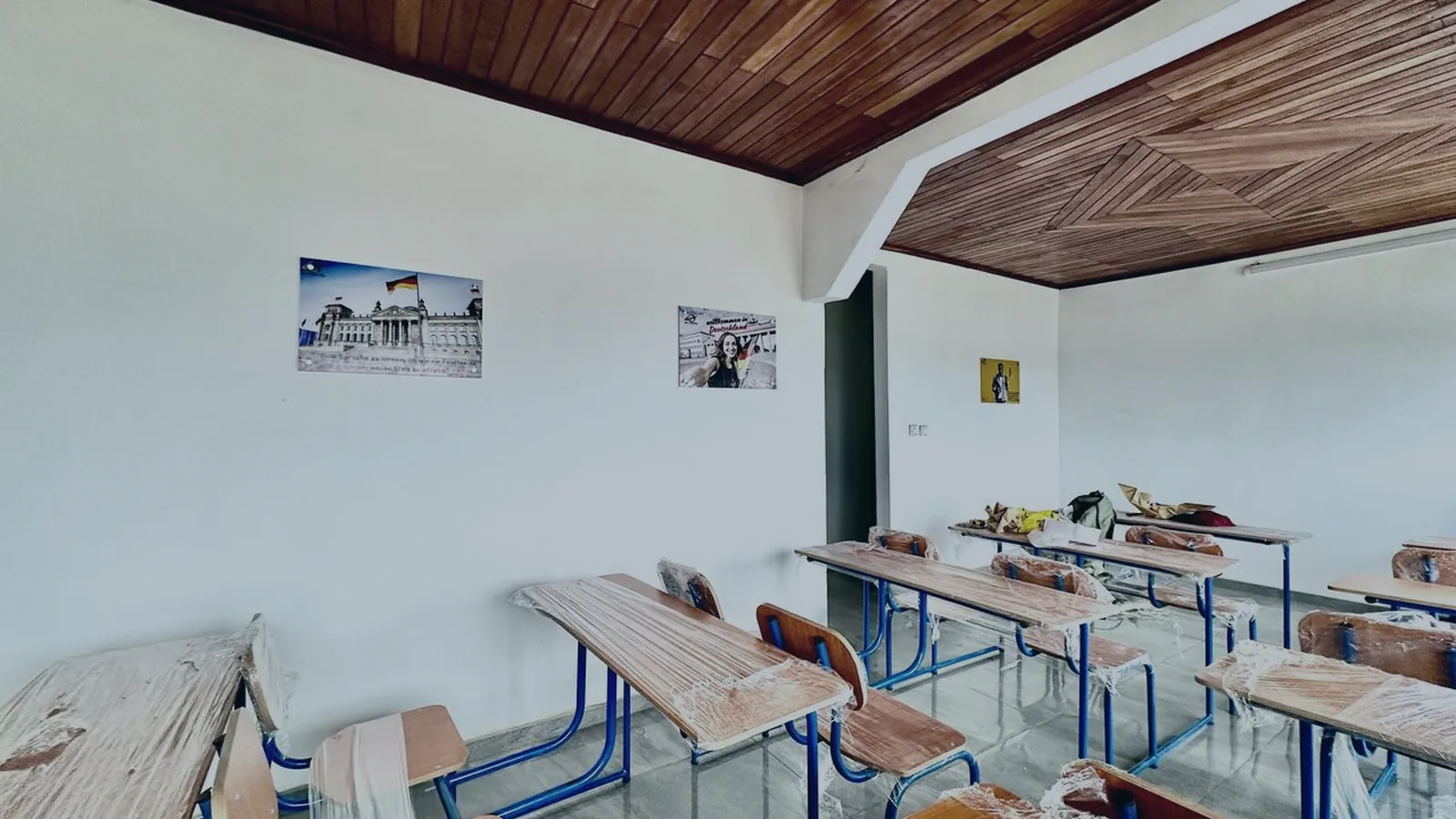 Language classroom in Douala, German-language posters